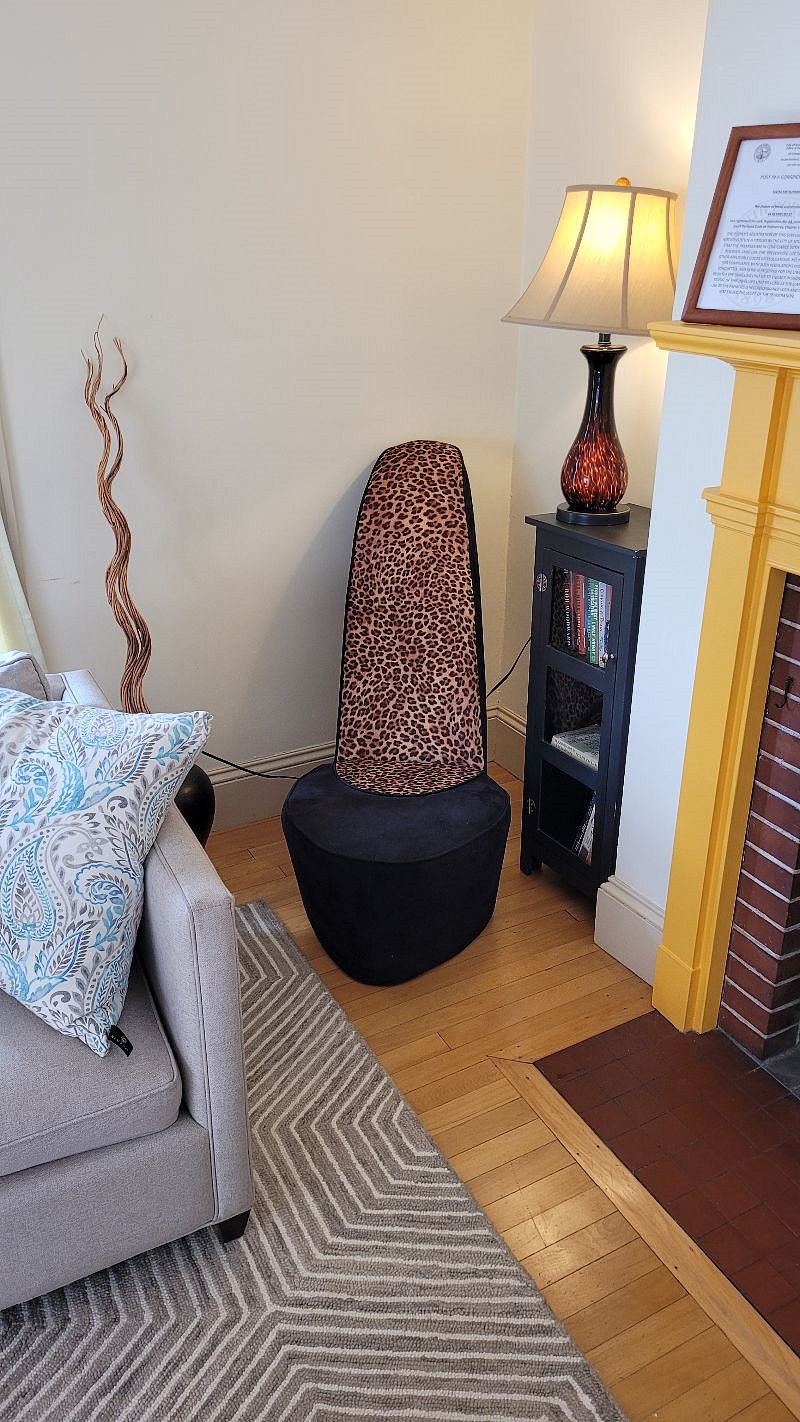 Who doesn't love a stiletto reading chair?