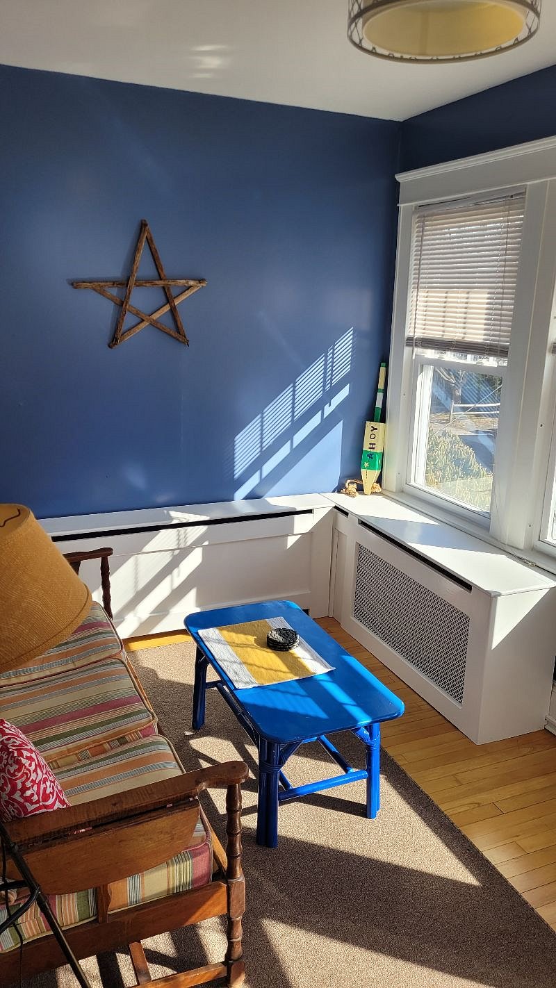 Sun room with an original driftwood star by captain Catherine.