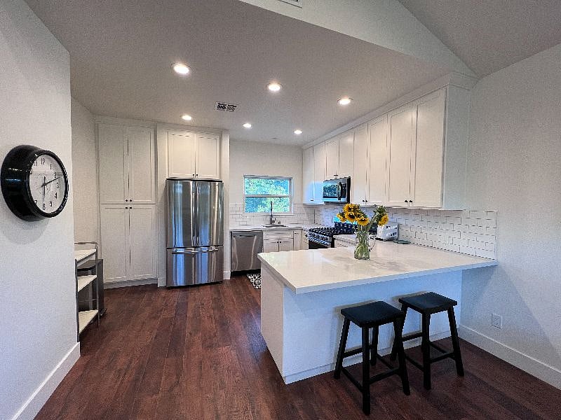 Furnished Finder property 422813_1 photo 11