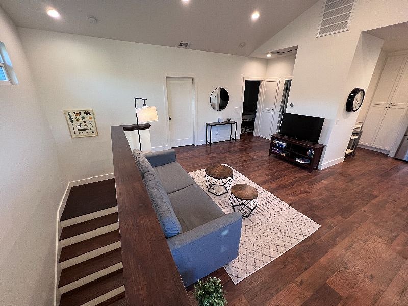 Furnished Finder property 422813_1 photo 15