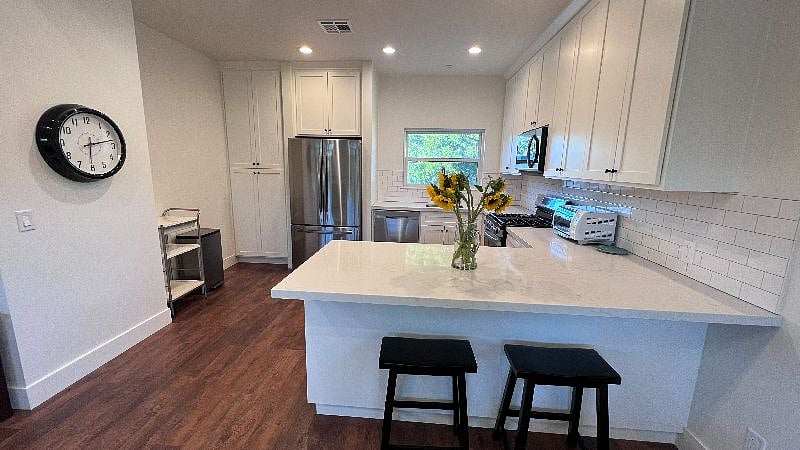 Furnished Finder property 422813_1 photo 13