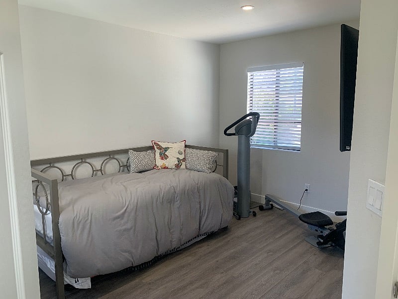 all bedrooms have smart TV's