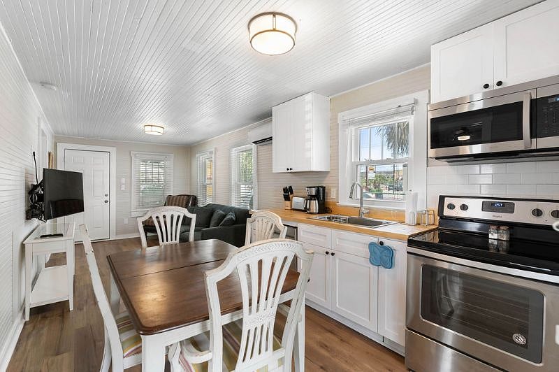 Furnished Finder property 422870_1 photo 9