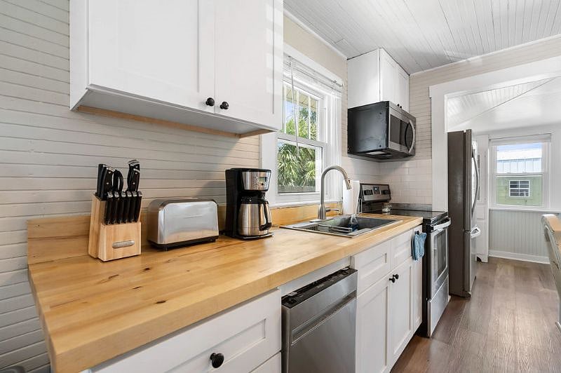 Furnished Finder property 422870_1 photo 8