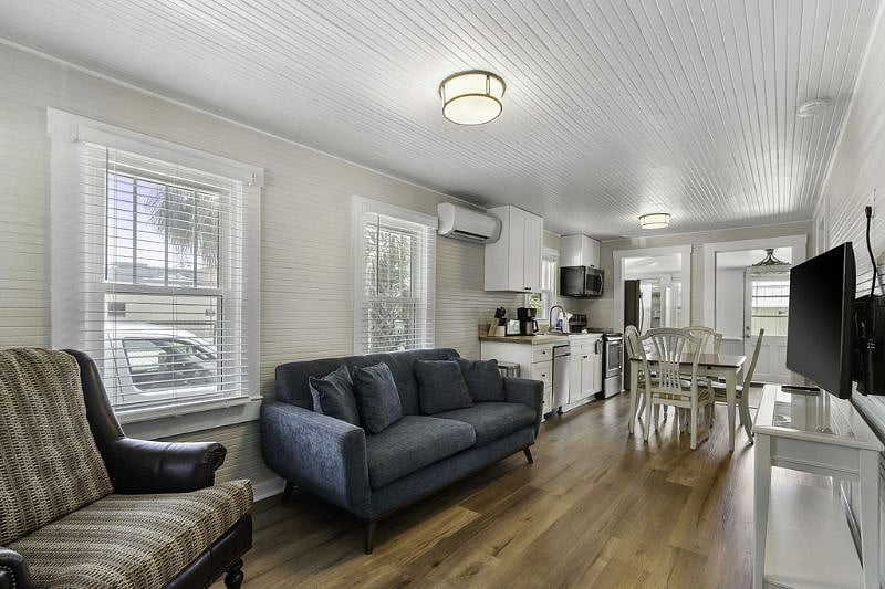 Furnished Finder property 422870_1 photo 4