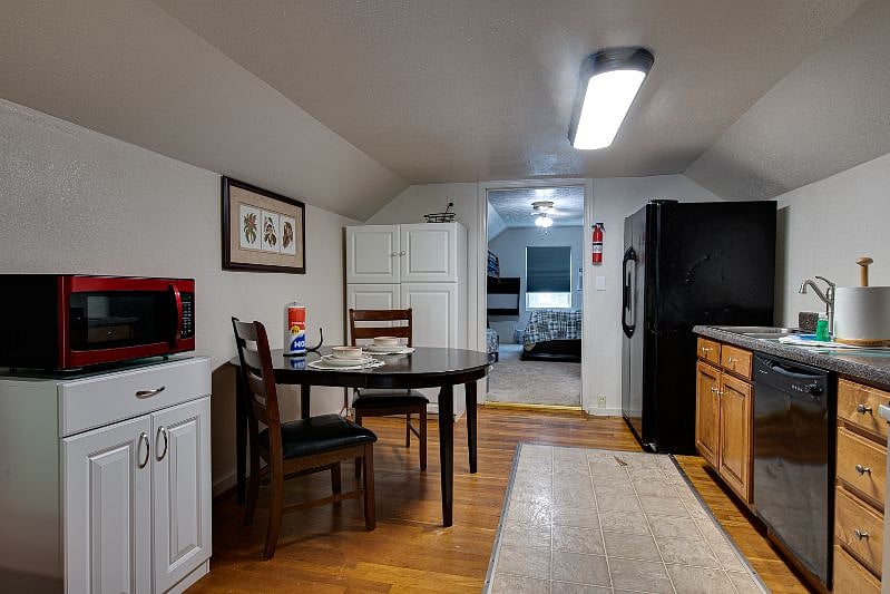 Furnished Finder property 422887_1 photo 11