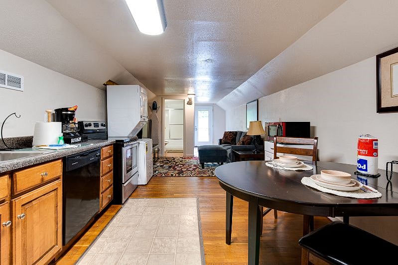 Furnished Finder property 422887_1 photo 13