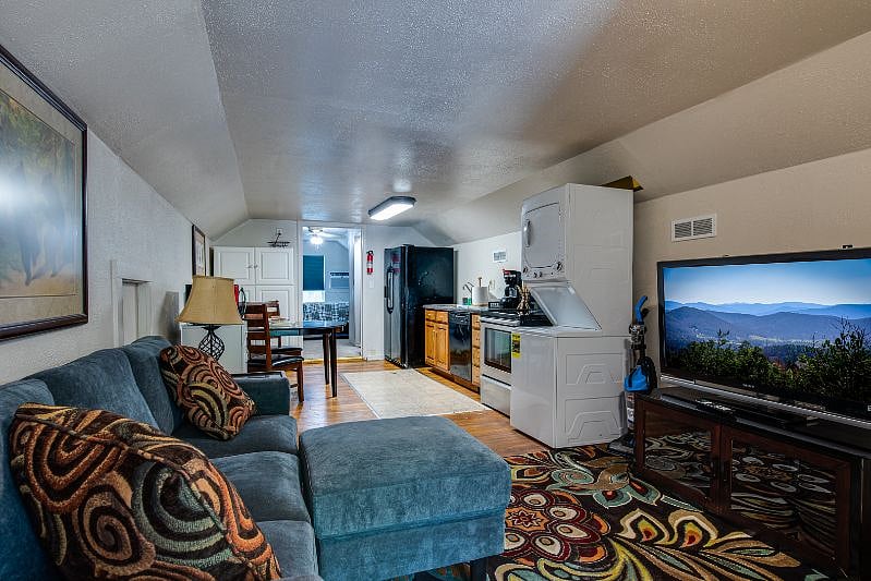 Furnished Finder property 422887_1 photo 15