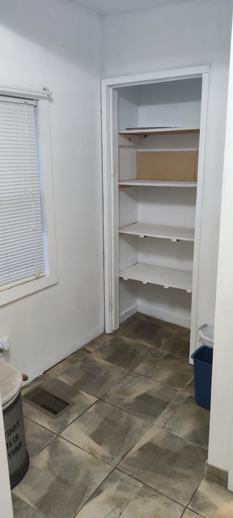 Furnished Finder property 422901_1 photo 12