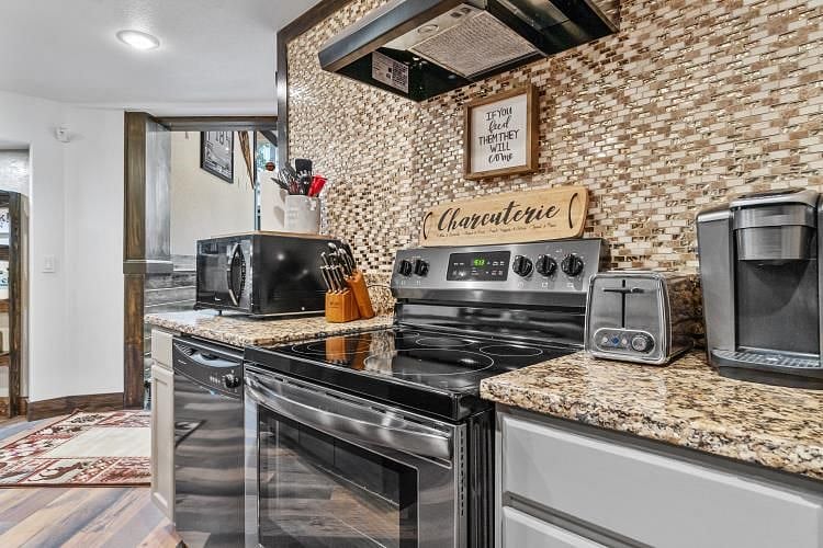 Furnished Finder property 422996_1 photo 9