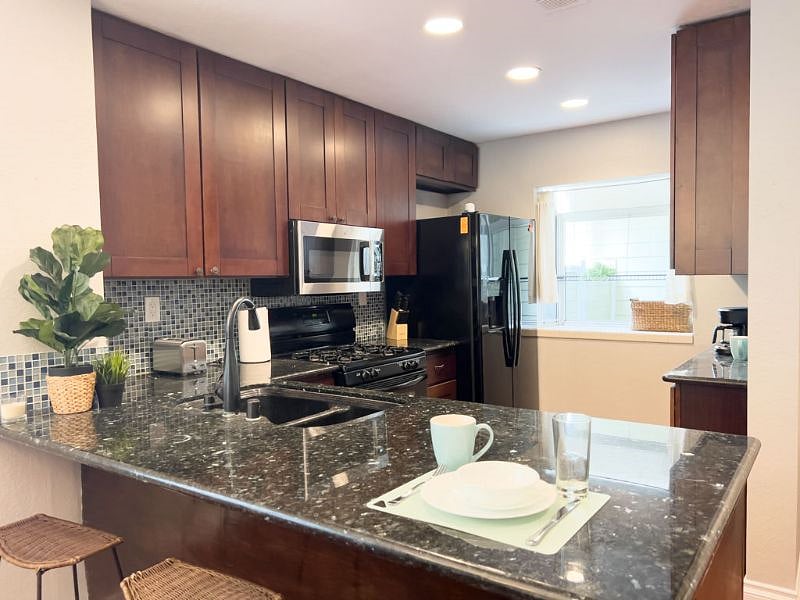 Furnished Finder property 423018_1 photo 4