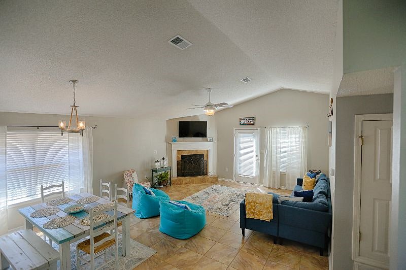 Furnished Finder property 423301_1 photo 3
