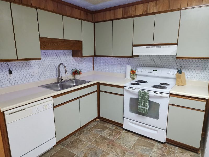 Furnished Finder property 423353_1 photo 8