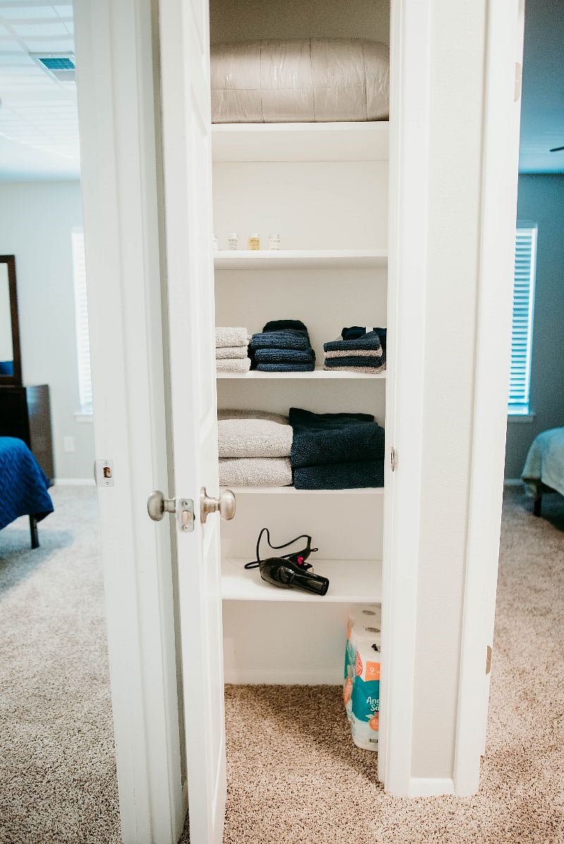 Linen closet with plenty of extra linens, extra blanket/comforter etc.