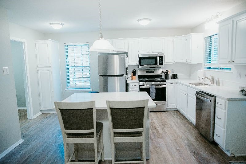 Open kitchen with breakfast bar