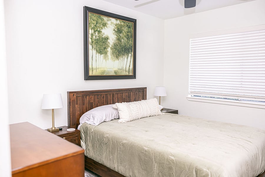 Second bedroom with Queen Puffy mattress / bed.