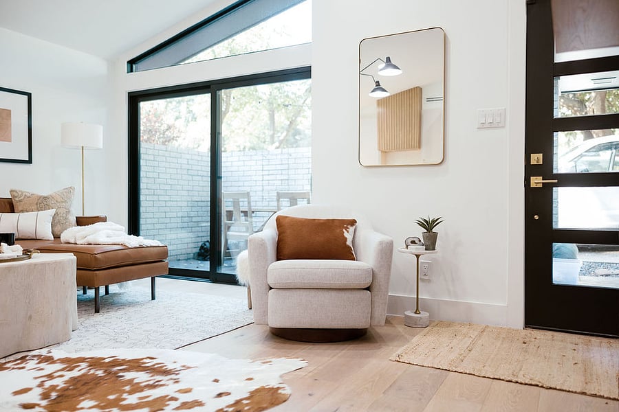 Large Slider to Courtyard. Lots of natural light!