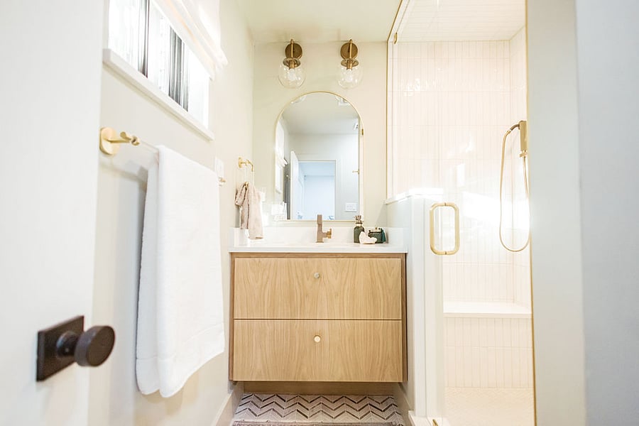 Primary en-suite bathroom.