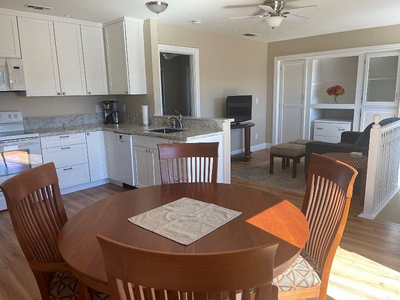 Furnished Finder property 423921_1 photo 8