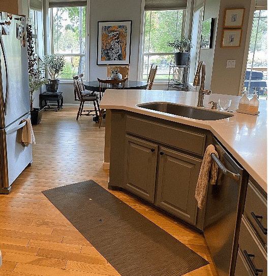 Fully furnished kitchen 
