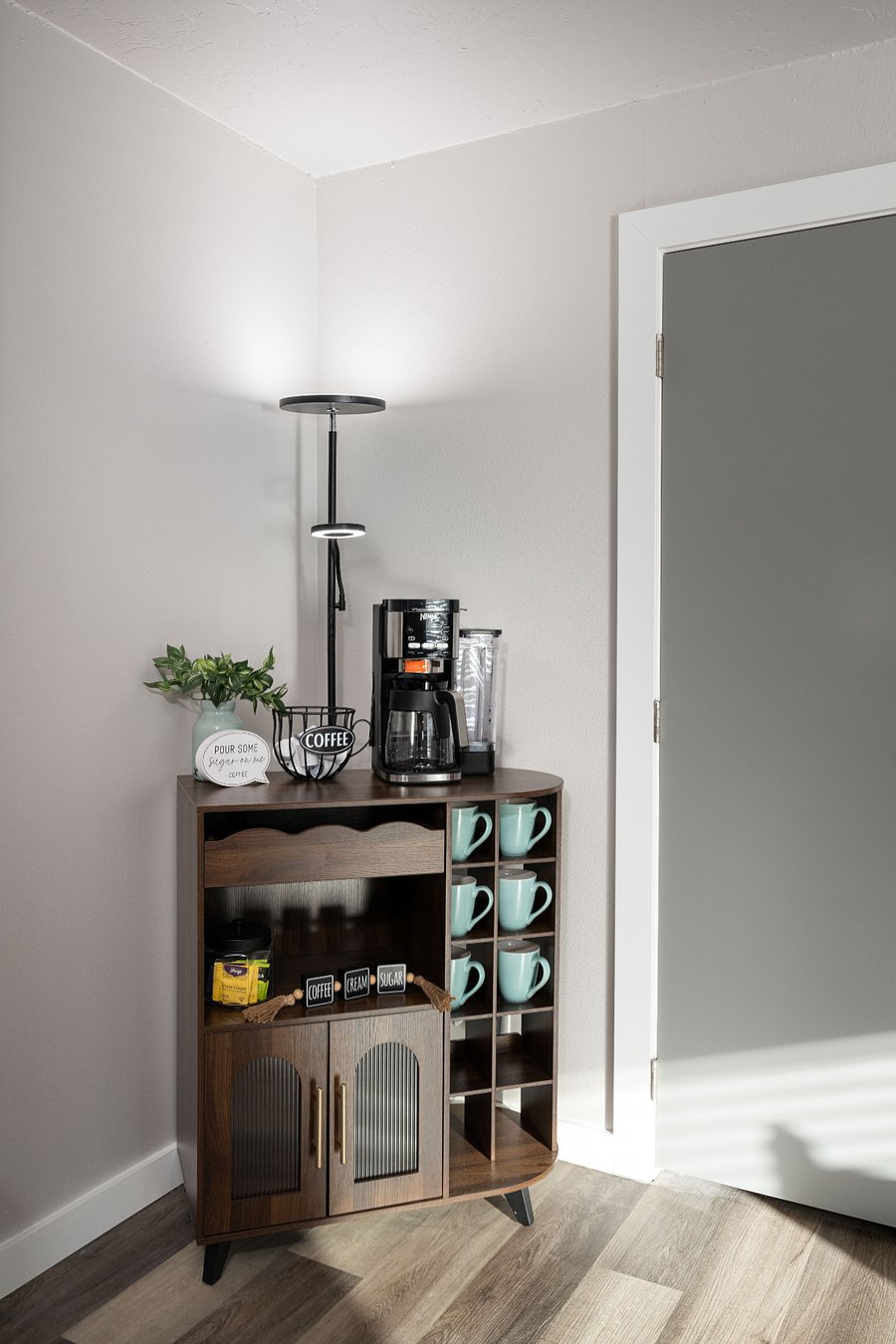 Coffee Bar, Keurig Coffee Pot