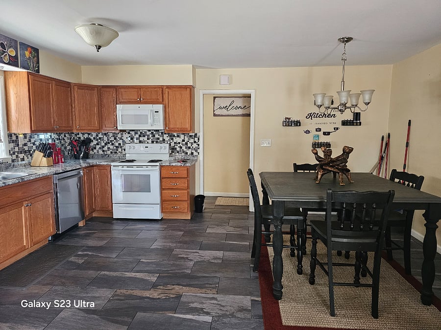 Furnished Finder property 424537_1 photo 3