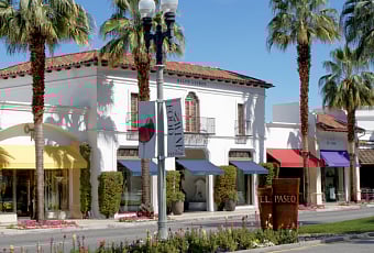 Boutiques, galleries and dining close by