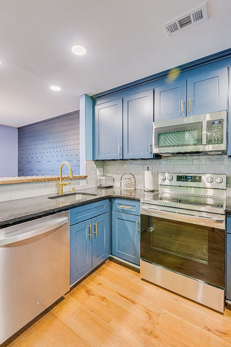 A FULLY Stocked Kitchen with Full Sized Appliances. You'll have access to a Keurig/Drip Brew/French Press for Coffee, Airfry Capable Oven, Dishwasher, Microwave, Fridge w/ Filtered Water/Ice, knifes, cookware, cutting boards, barware