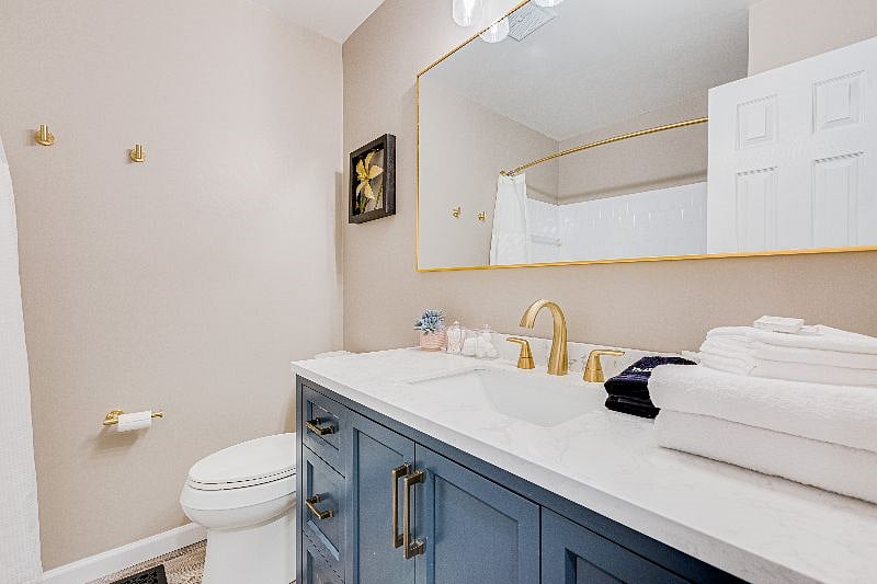 Fully stocked second full bathroom