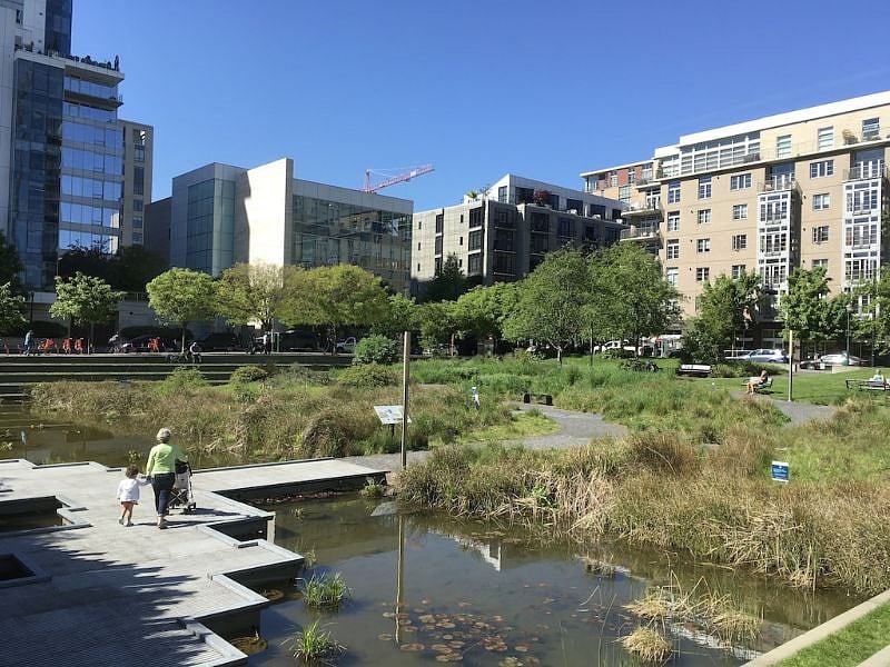 Tanner Park (2 min walk)