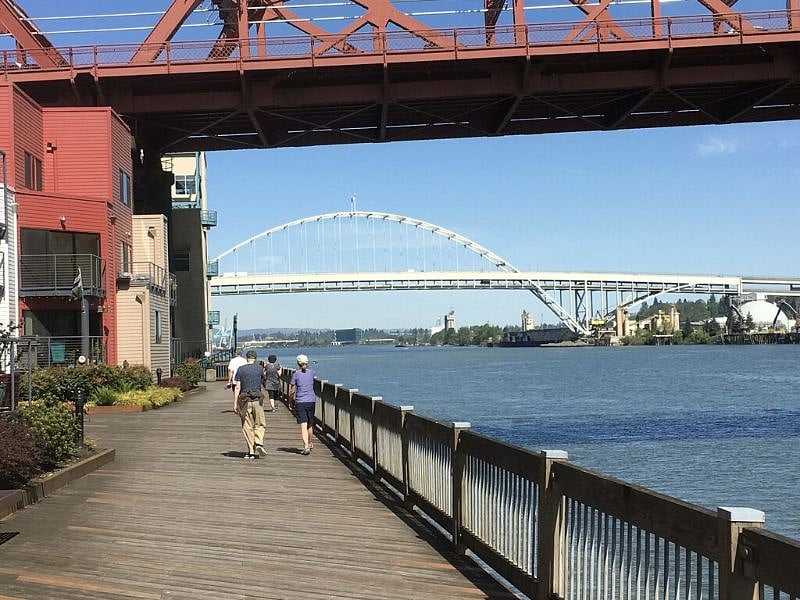 Willamette Waterfront Boardwalk (6 min walk)