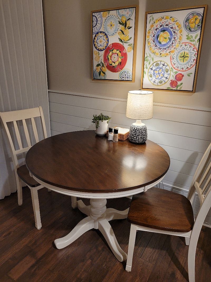 Breakfast nook next to kitchen.