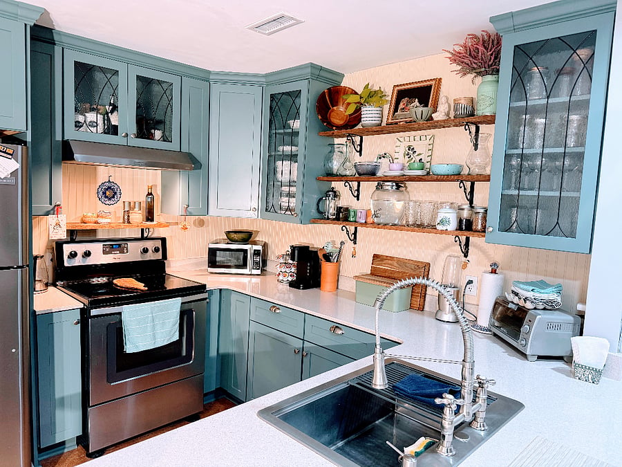 Full kitchen