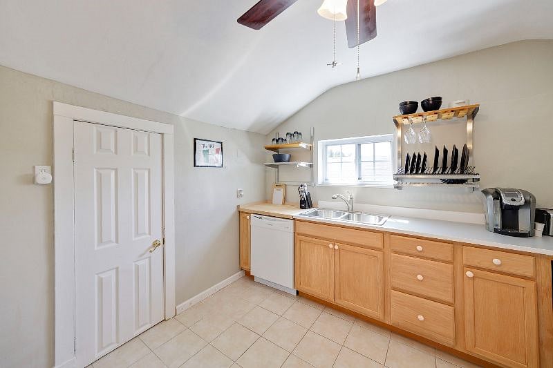 Furnished Finder property 425142_1 photo 5