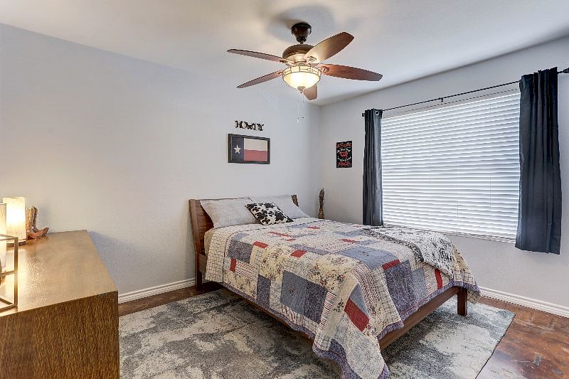 Queen Sealy Posterpedic bed, super comfy