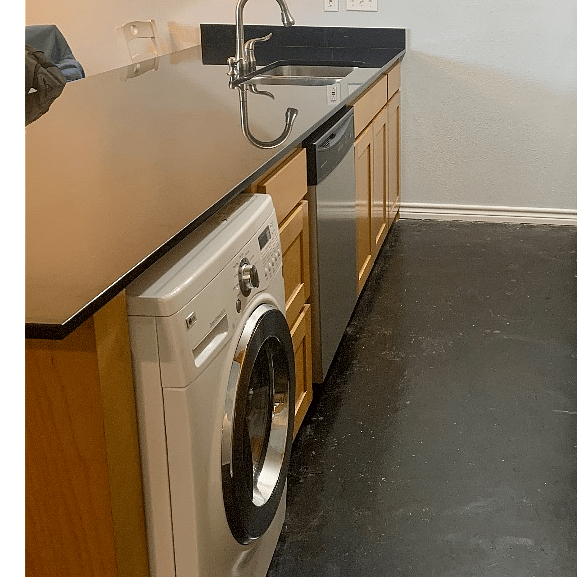 In unit washer/dryer or on site facility, best of both worlds!
