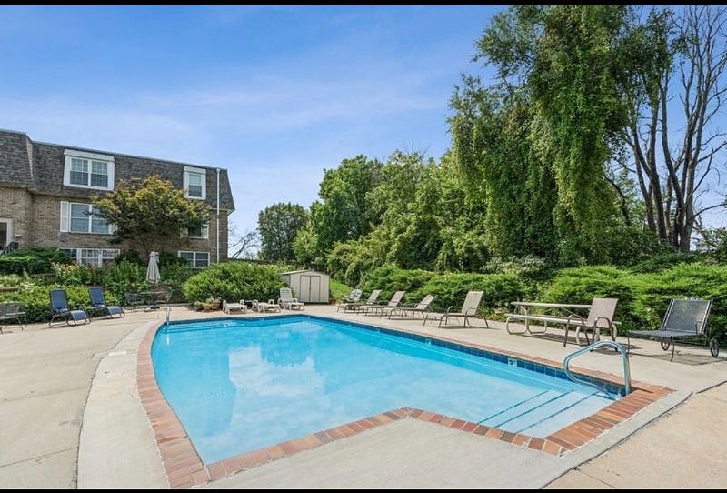 Furnished Finder property 425200_1 photo 11