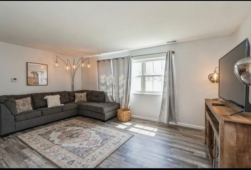 Furnished Finder property 425200_1 photo 4