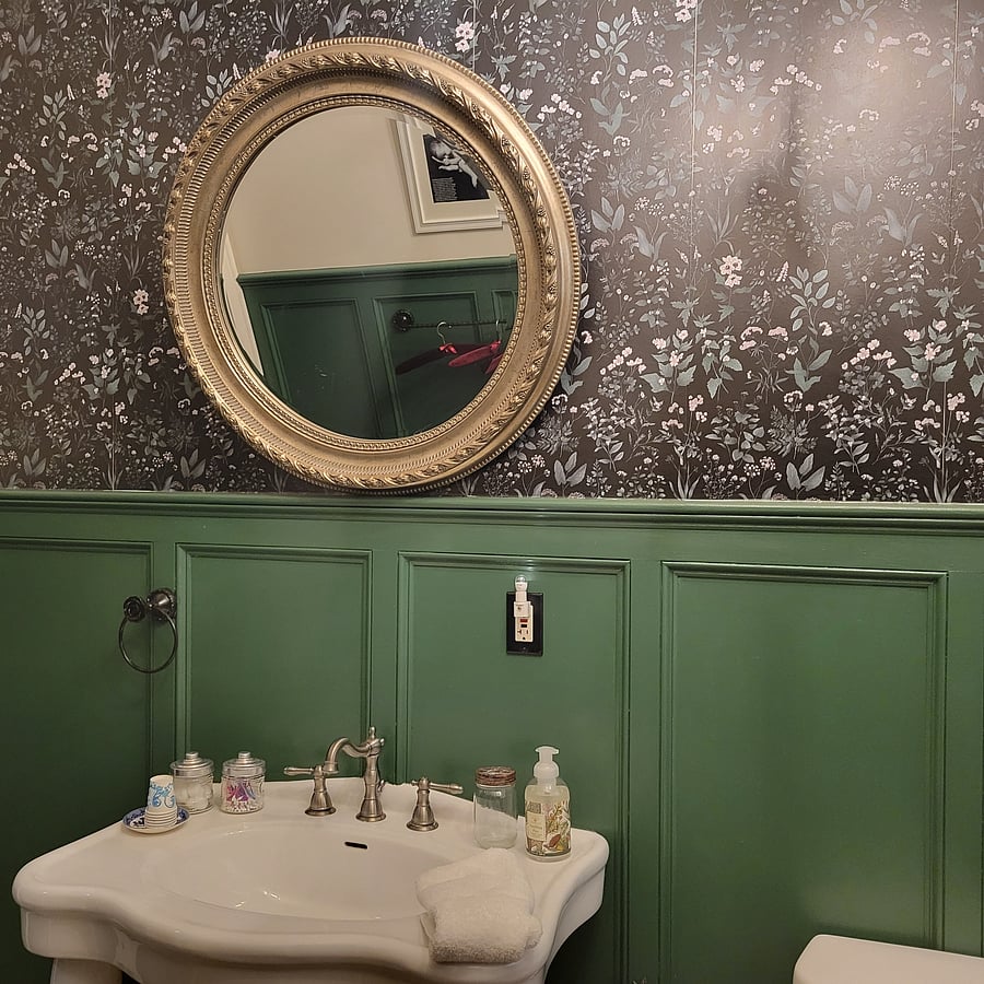 Bath room sink