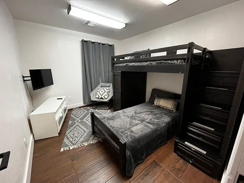 Bedroom 4
*Bunkbeds can be removed and replaced with full/queen bed*