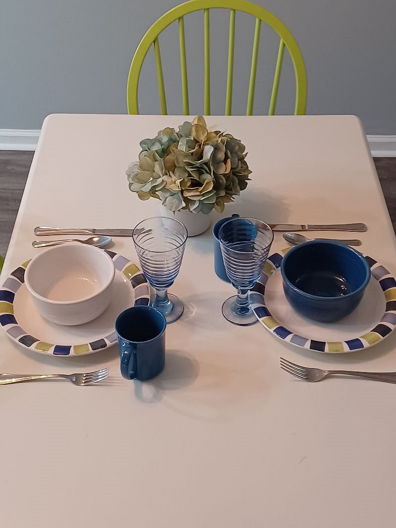 Fully equipped kitchen and dining room.