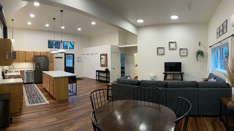 Furnished Finder property 426389_1 photo 13