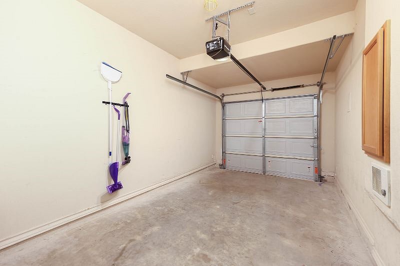 Private 1 car garage