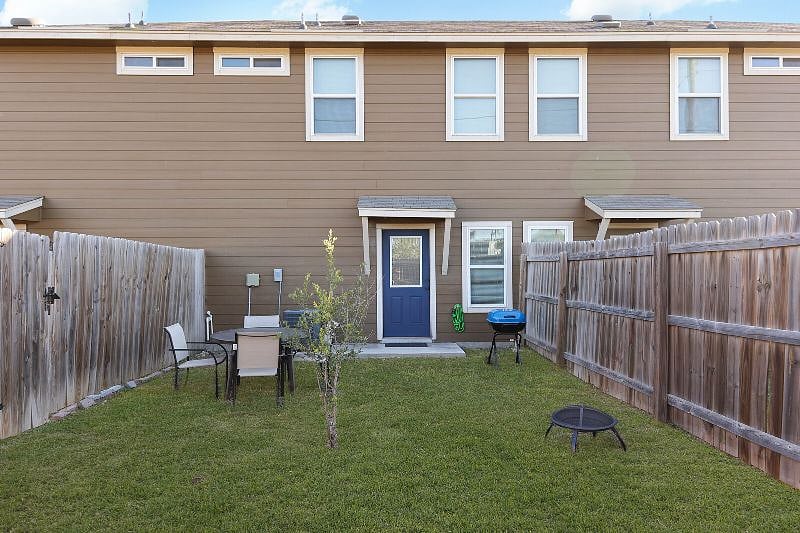 Relax and enjoy your personal backyard equipped with a privacy fence, barbecue grill, fire pit, and dining area or simply let out your pup with the knowing of safety while you continue your day!