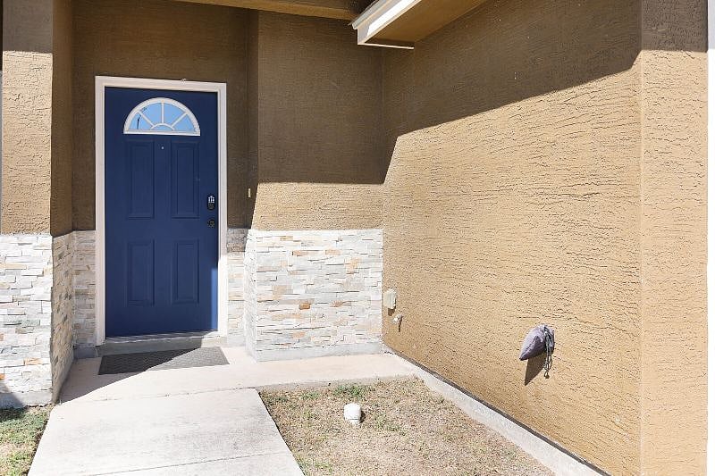 "Go to the blue door"
Keyless entry creates a smooth and simple check-in.
