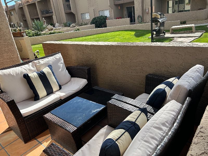 Outdooe patio
