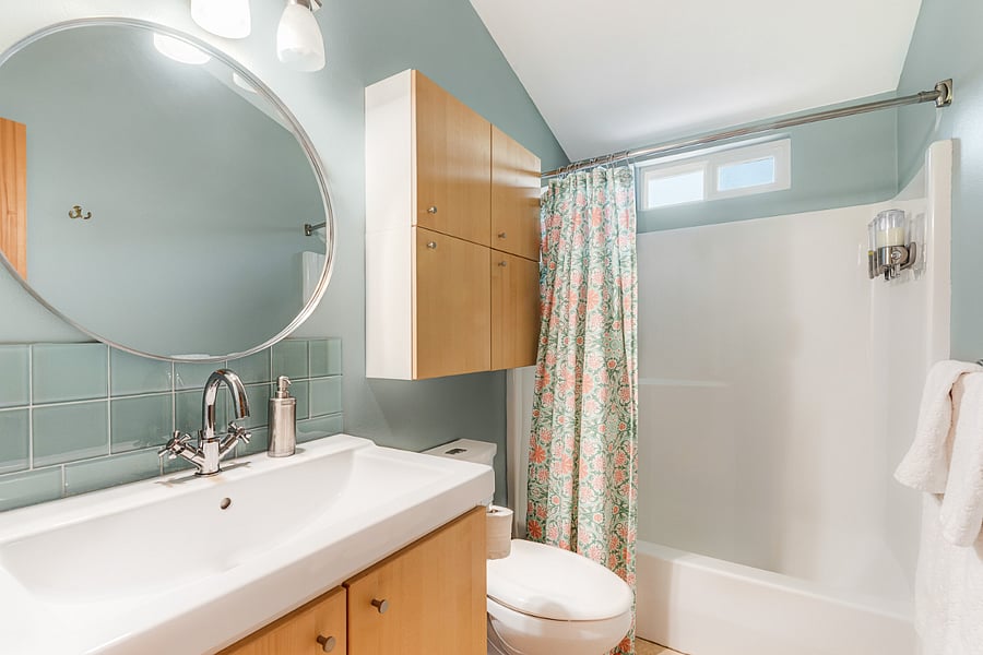 Second floor, full bath