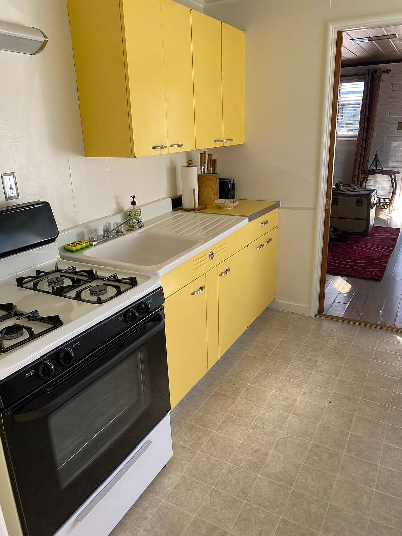 Cool Retro kitchen, all original!
