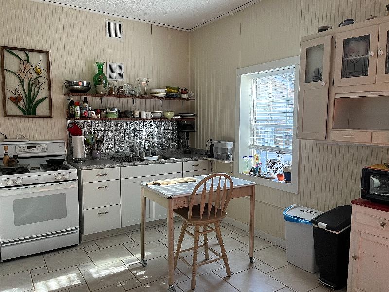 Furnished Finder property 426940_1 photo 9