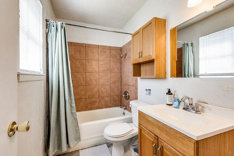 You will have plenty of soft towels and bathroom essentials for your stay.